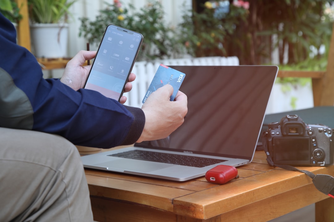 Tap to Pay vs. Card Terminals in 2026: A Practical Hardware Guide for Small Businesses Image