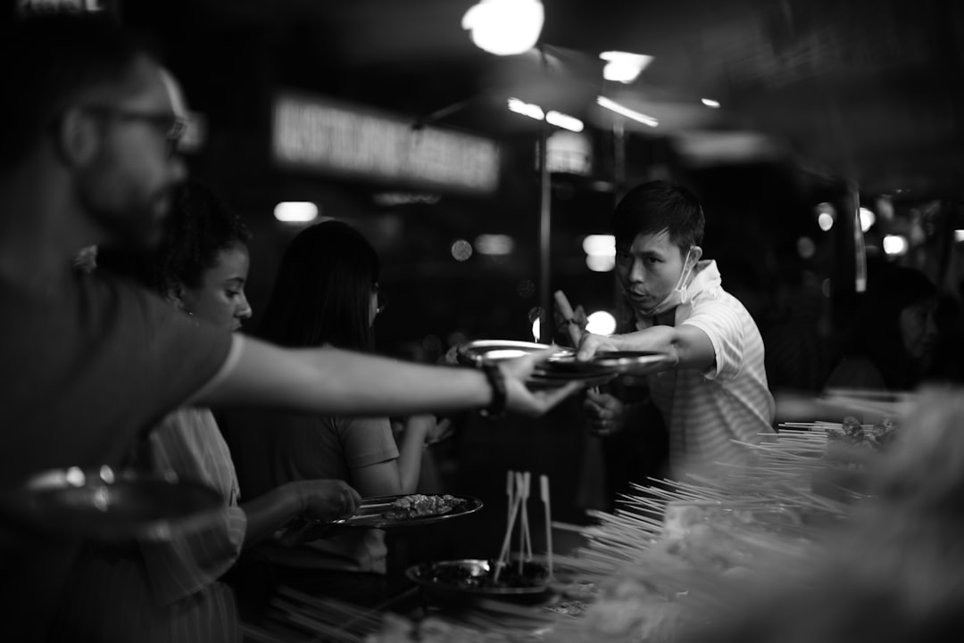 A shift handoff checklist that keeps food-service teams calm and aligned Image