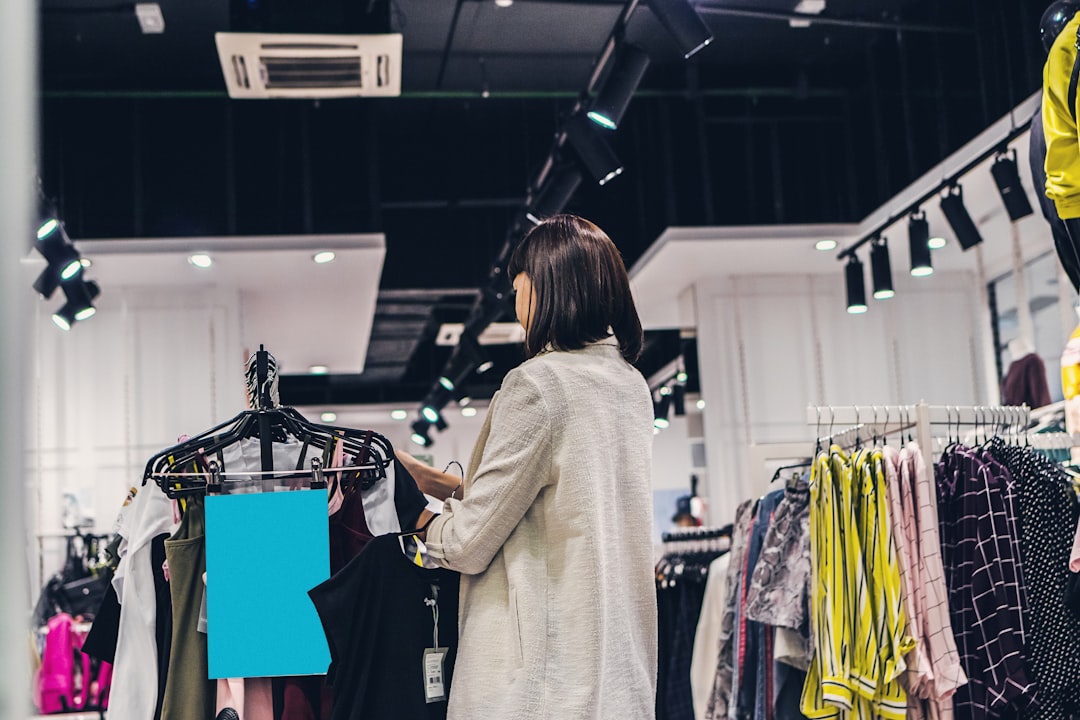 Showrooming Meets AI Shopping: How Local Stores Win When Customers Compare Prices in Real Time Image