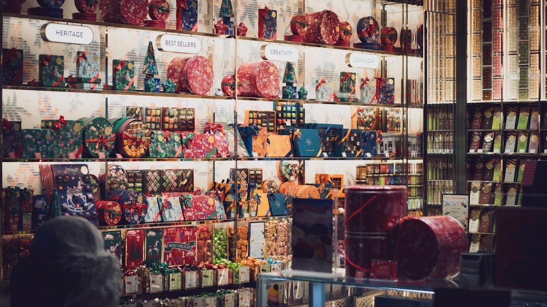 Trend-Reactive Merchandising Beats Static Displays in a Fast-Cycle Market Image